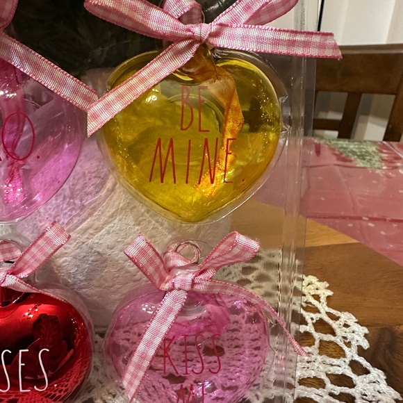 “Valentine’s Day ” ornaments - Set of 6
RAE DUNN - Picture 5 of 7